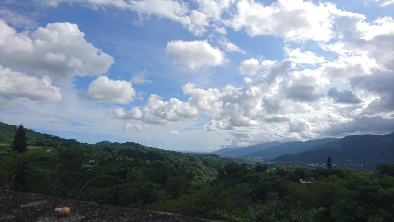 Super White Hotel Taitung Exterior photo